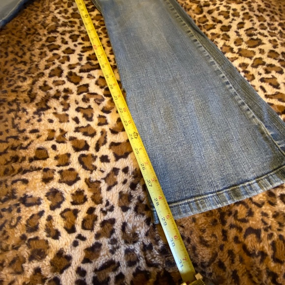 Delia’s Bailey Jeans size 9/10S Distressed medium fade rinse jeans. EUC - Picture 6 of 11